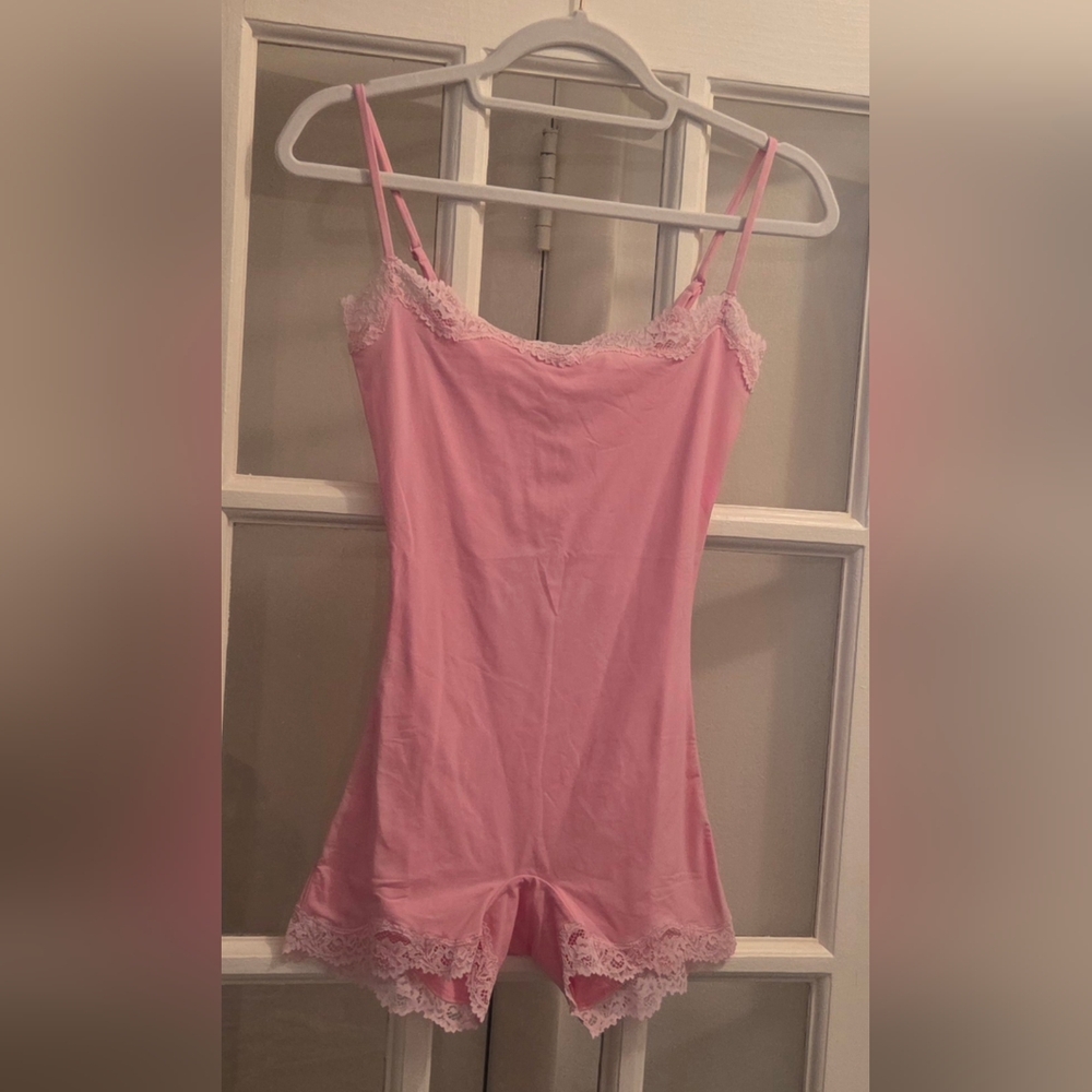 SKIMS Fits Everybody Bubble Gum Lace Trim ONESIE!! - Picture 7 of 13
